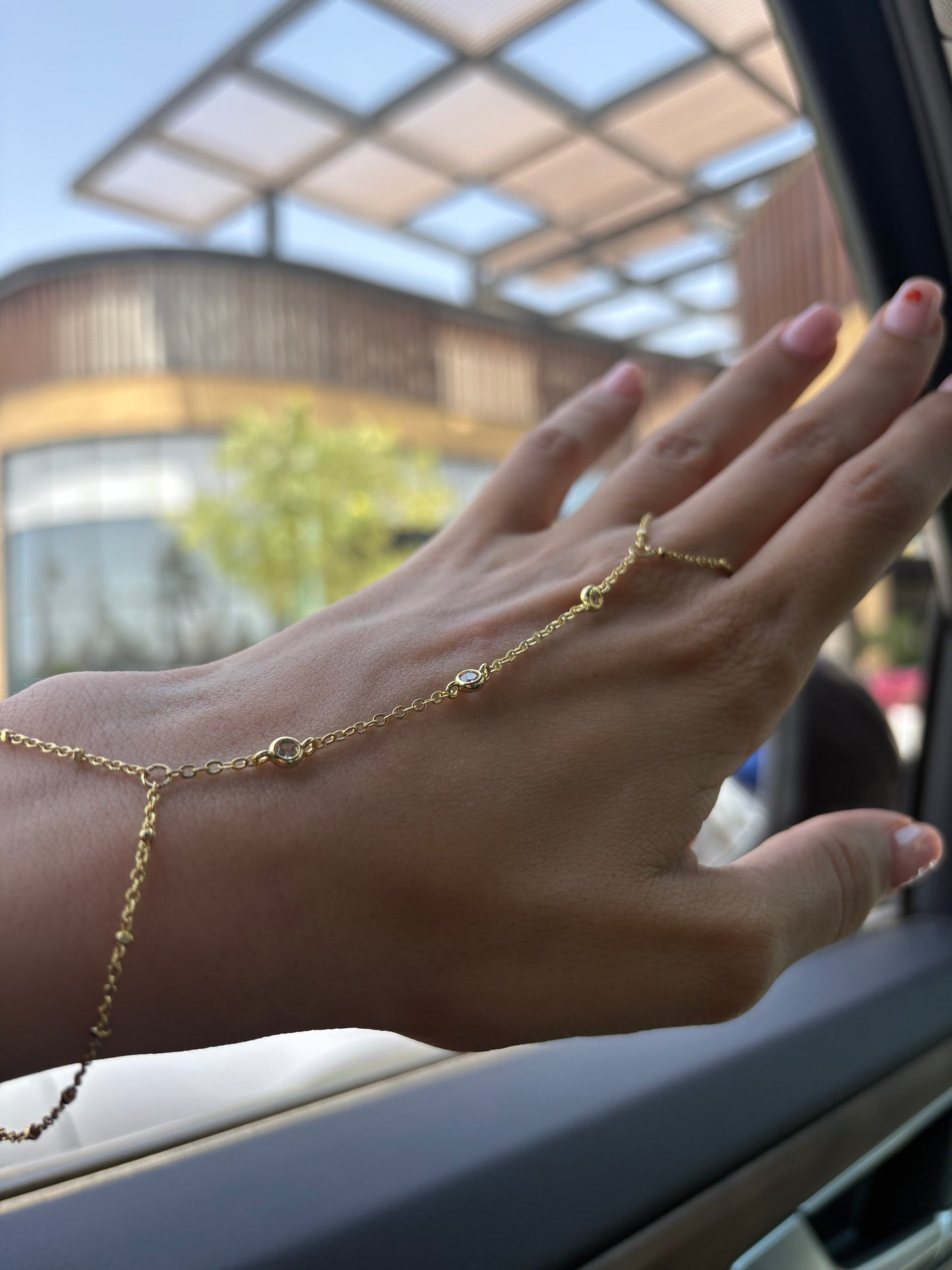 Golden Hand chain (3 stones)