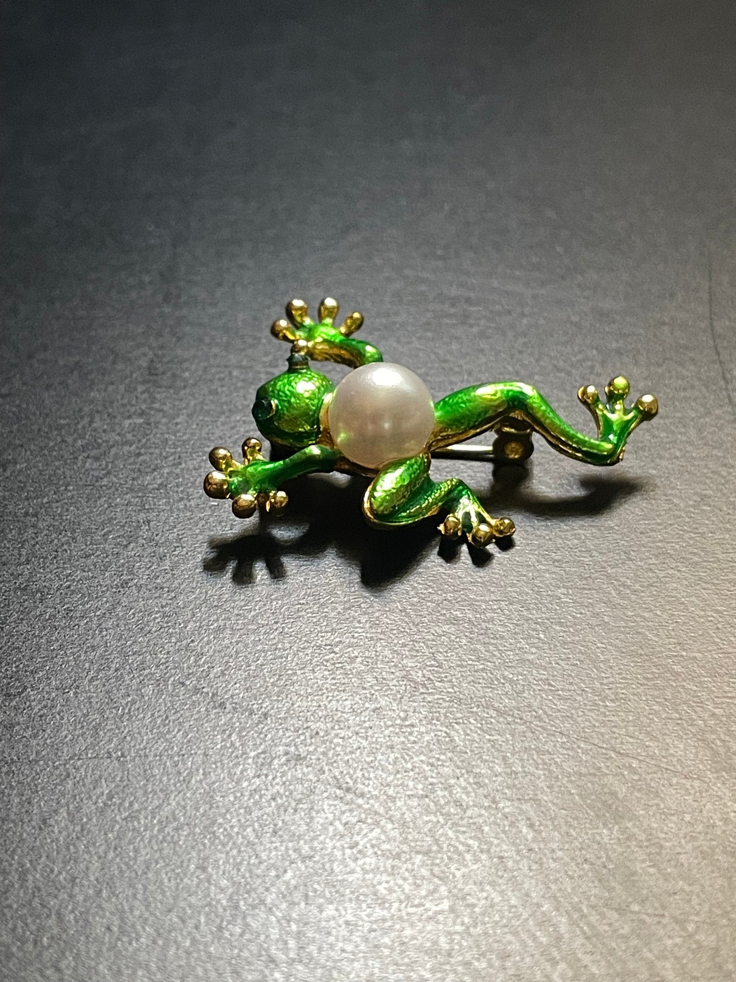 Pearly Frog Brooche