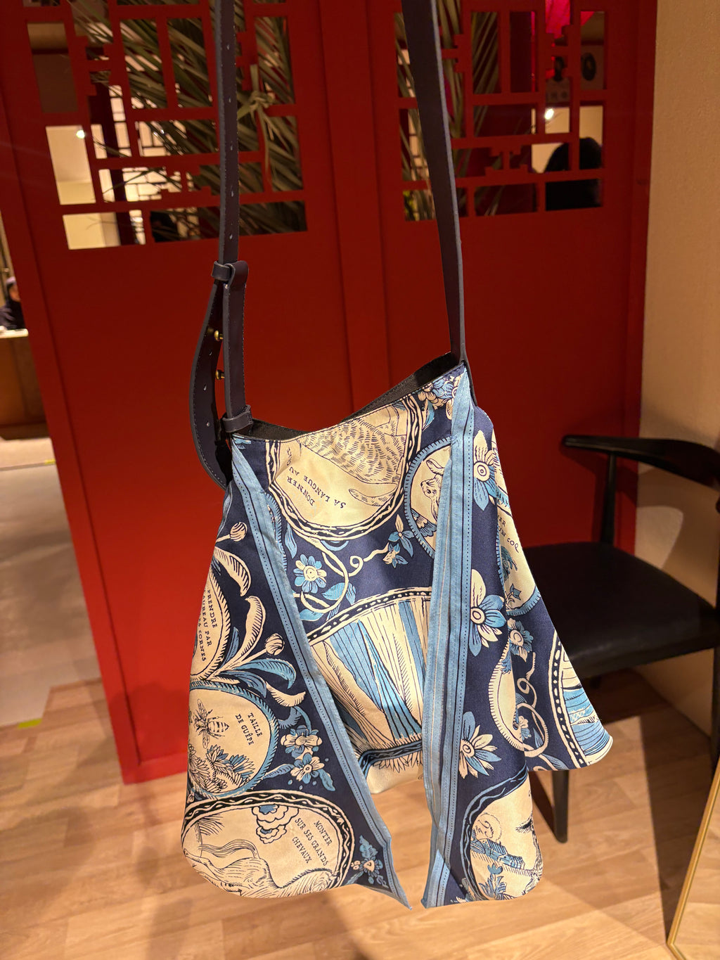 Silk scarf Printed Handbag شنطة شال الحرير